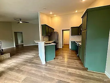 3 bed, 1392 sqft, $2,500 — Photo 3