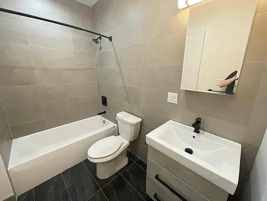 Rented by Tapiro Realty | media 13