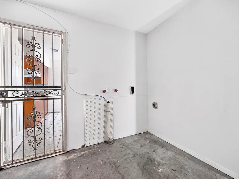 11239 Carvel Ln — Photo 34