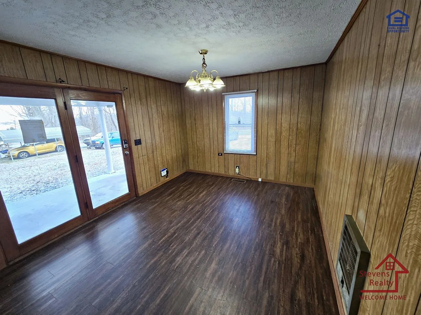 $500 off first months rent | 3 Bedroom House w/ Garage — Photo 2