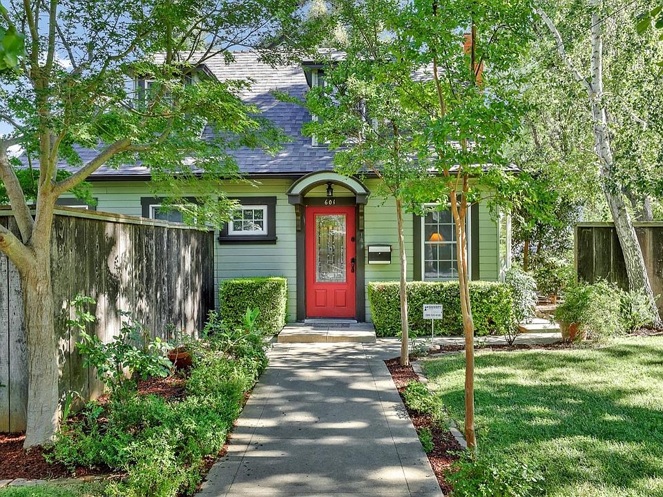 Welcome to the COLLEGE AREA! CHARMING 2-story home!