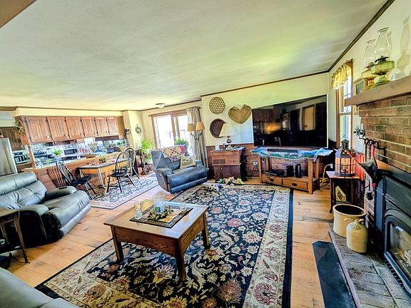 3rd image of 178 Dennison Hill Rd