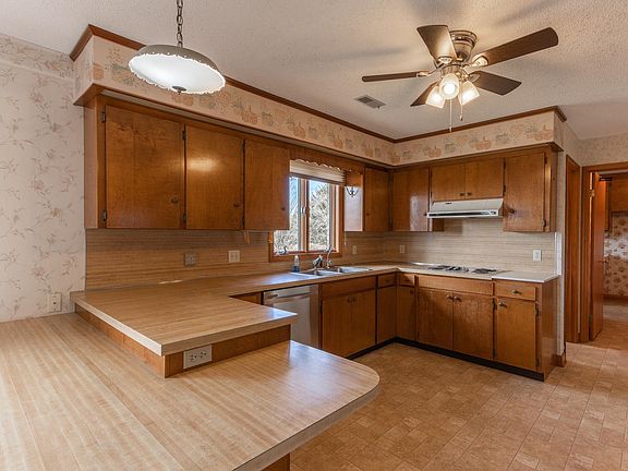 4th image of 249 Grandview Dr