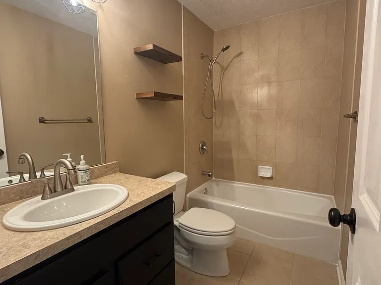 129 Broxbourne Dr — Photo 12