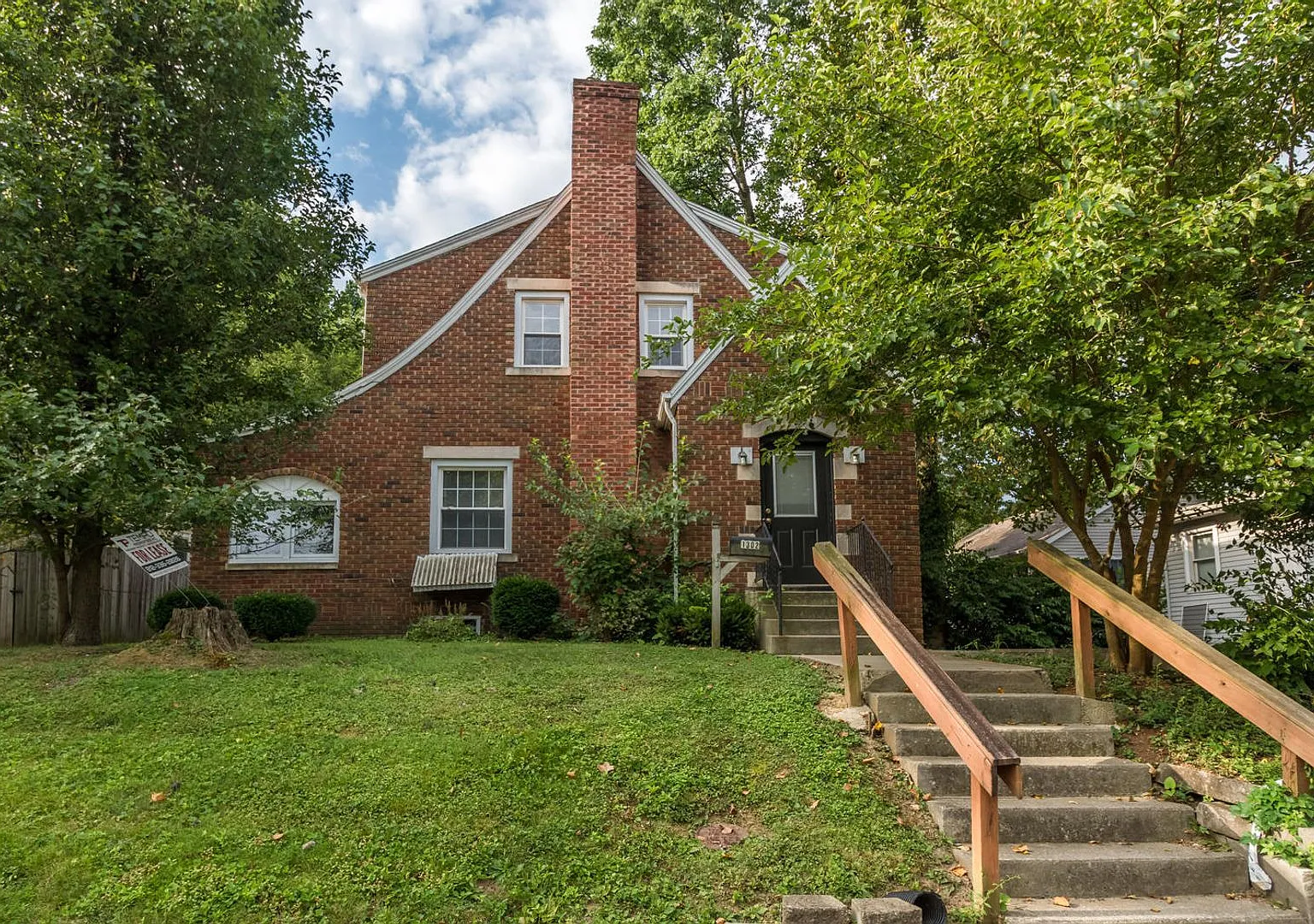1302 Hunter - 7 Bed/2 Bath - Renovated! — Photo 1