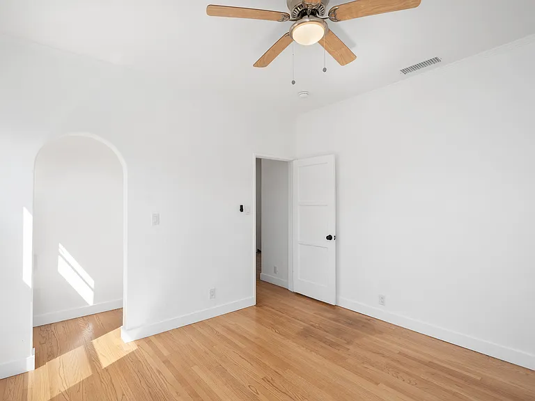 4528 Saint Elmo Dr — Photo 16