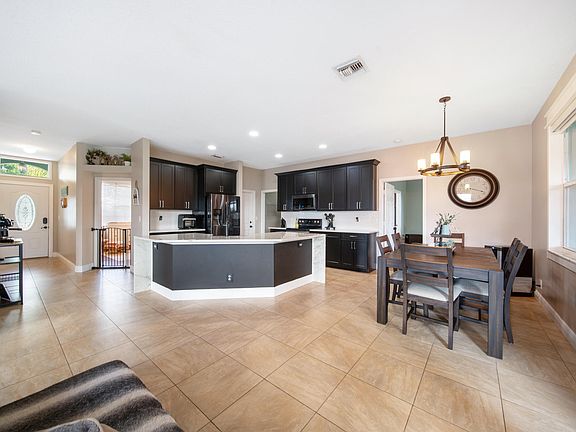 5th image of 565 NW Salina Terrace