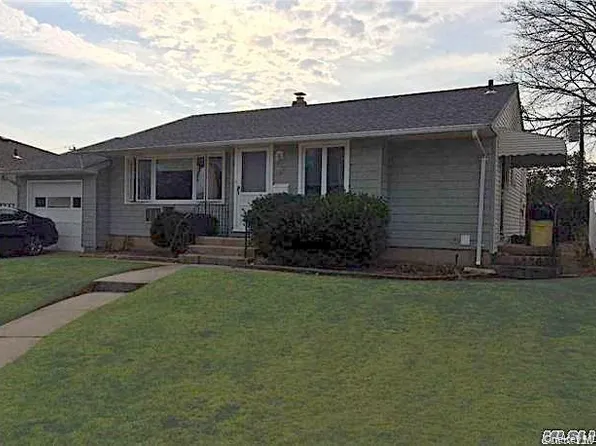 161 Dartmouth Dr, Hicksville, NY 11801