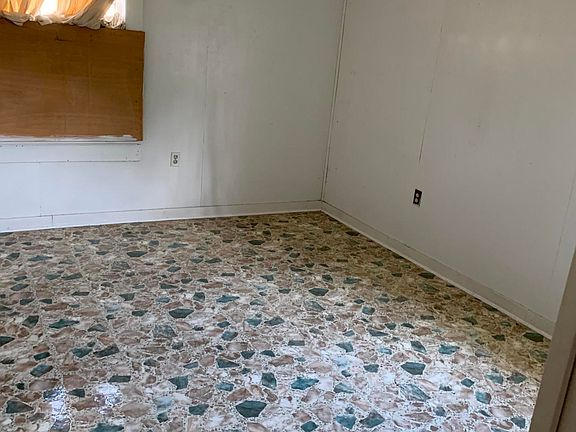5th image of 301 S Miles St