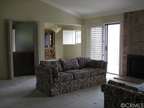 3rd image of 39 Peartree Ln
