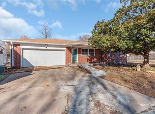 209 SE 12th St, Bentonville, AR 72712