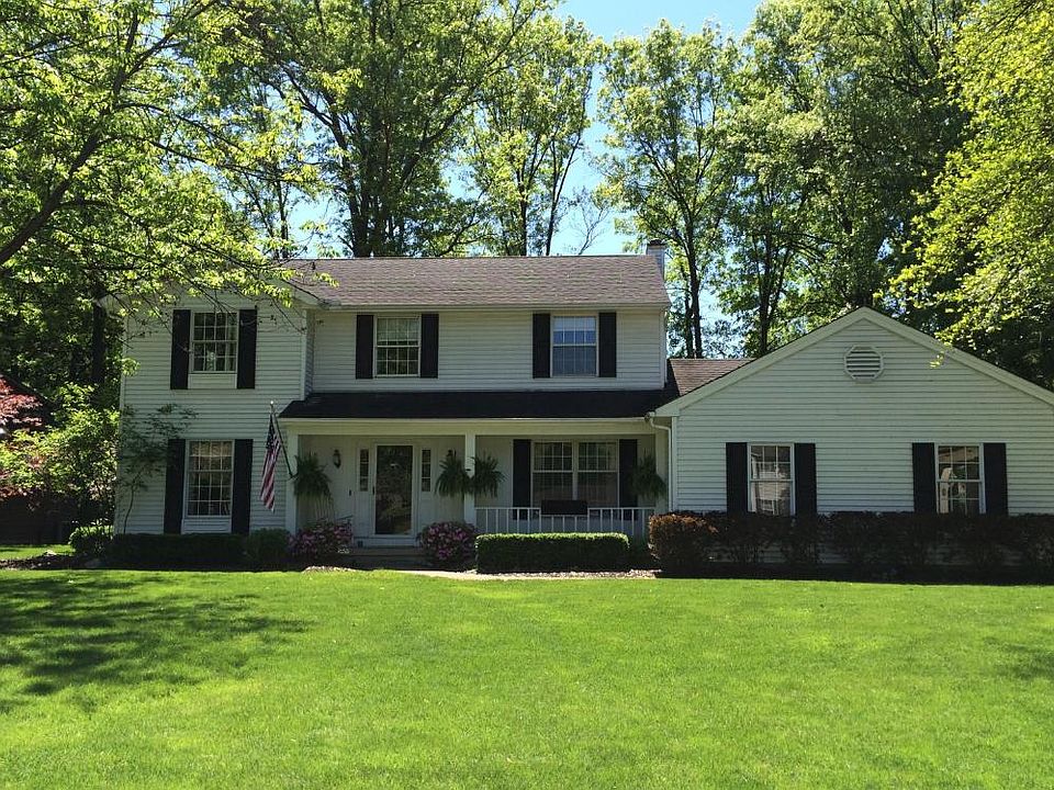 1st image of 32375 Birchwood Ln
