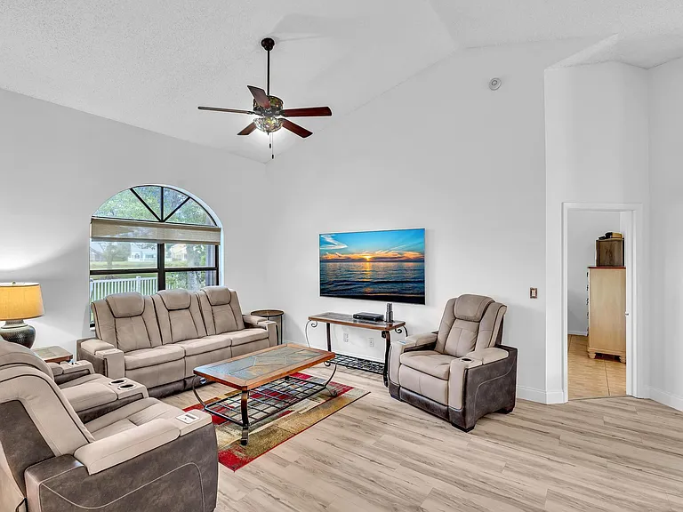 8099 Cassia Dr — Photo 6