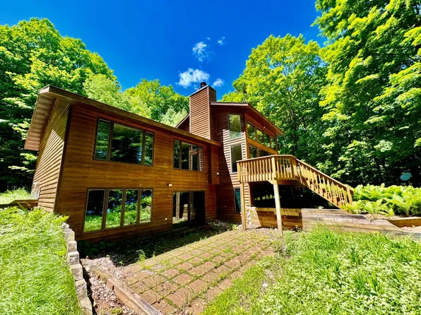 16845 Tuttle Rd, Eagle River, WI 54521