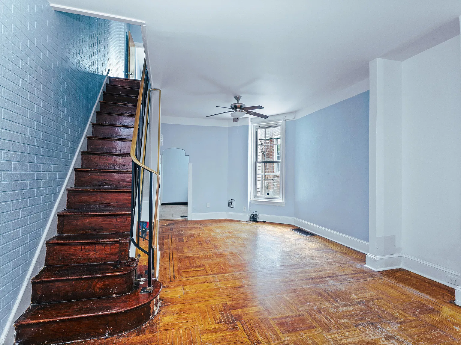 3 bed, 977 sqft, $1,200 — Photo 2