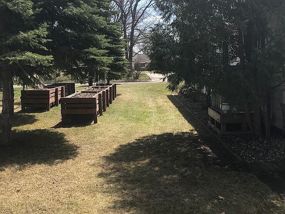 5th image of 900 N Shore Dr