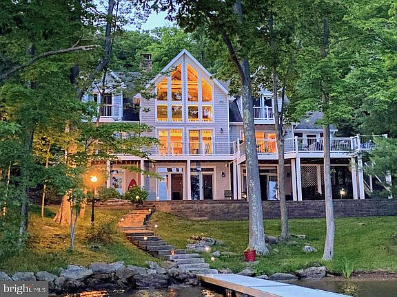 2nd image of 214 Meadow Mountain Ln