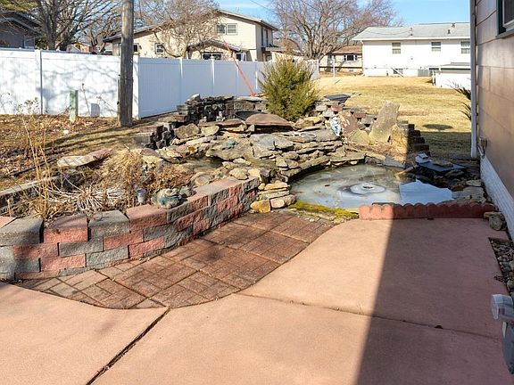 4th image of 320 Valley Rd