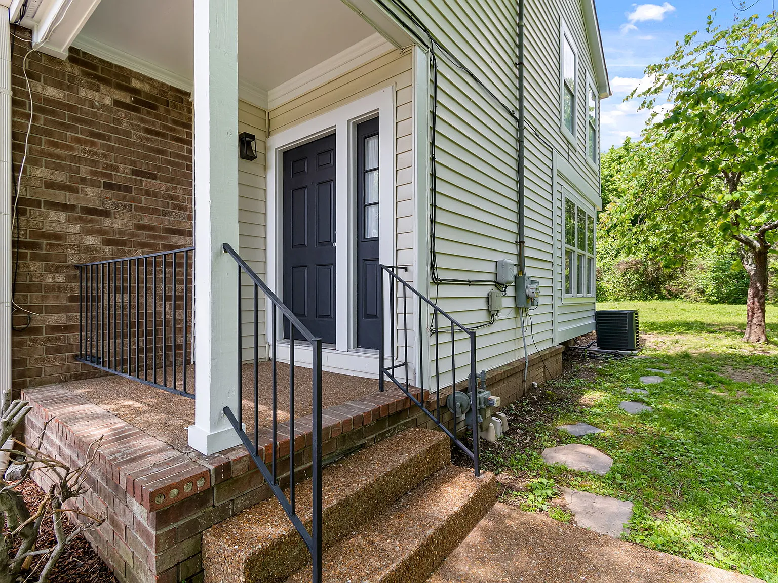 2 bed, 2.5 bath, 1200 sqft, $2,195 — Photo 4