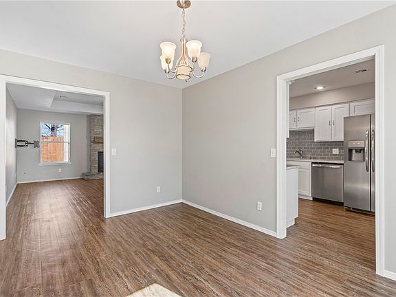 5th image of 939 Fieldstone Ct