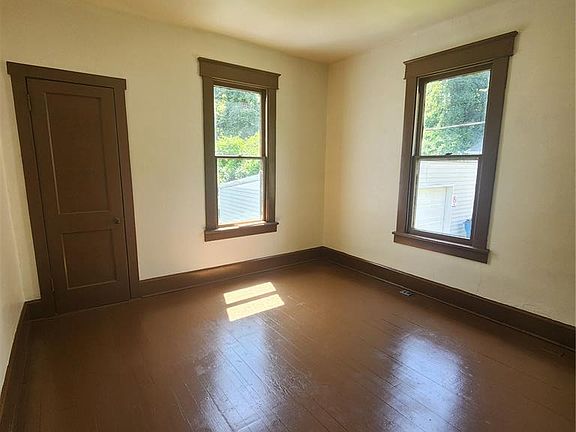 5th image of 411 Augusta St