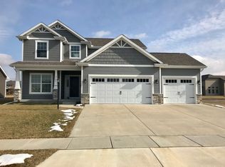 2102 Max Run Dr, Champaign, IL