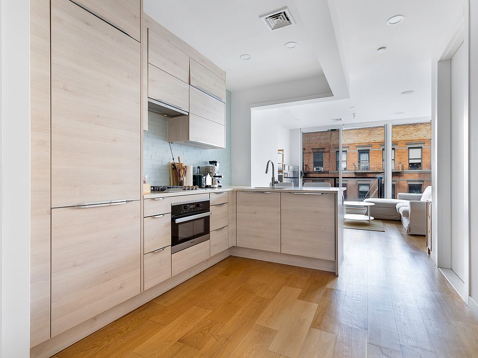 1st image of 310 W 114th St #7
