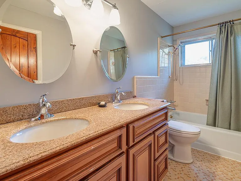22 Greenleaf Cir — Photo 11