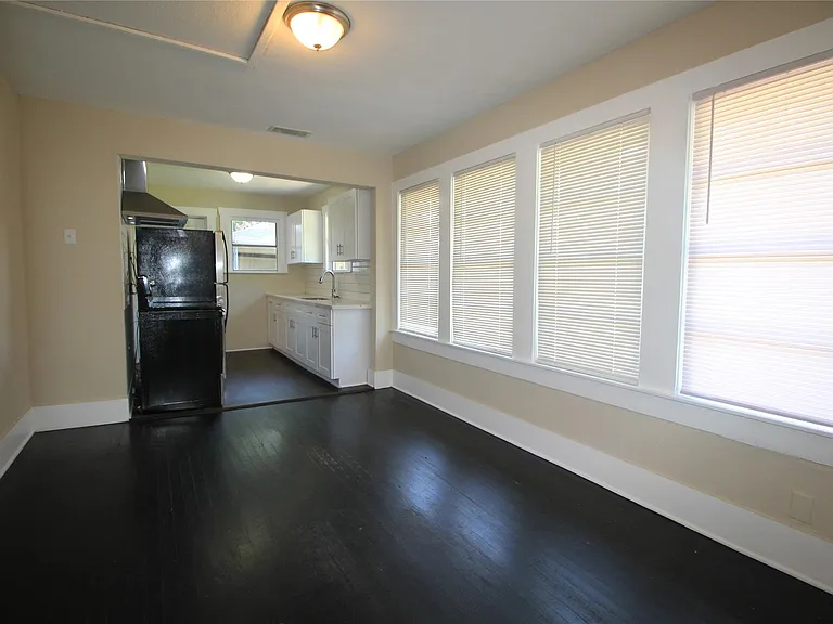 2616 Oakcliff St — Photo 6