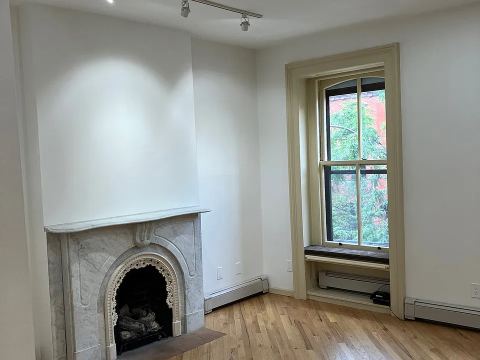 143 Sussex St #3