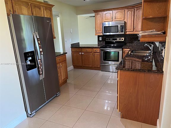 4th image of 536 Woodgate Cir #D