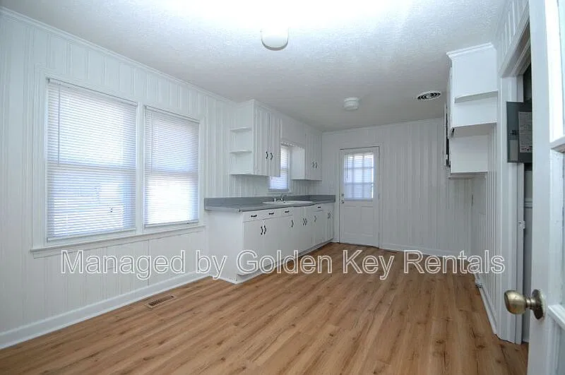 3 bed, 1.0 bath, $1,200 — Photo 3