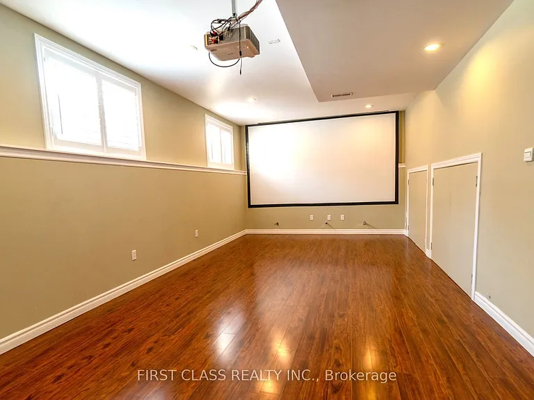 60 Wozniak Cres — Photo 14