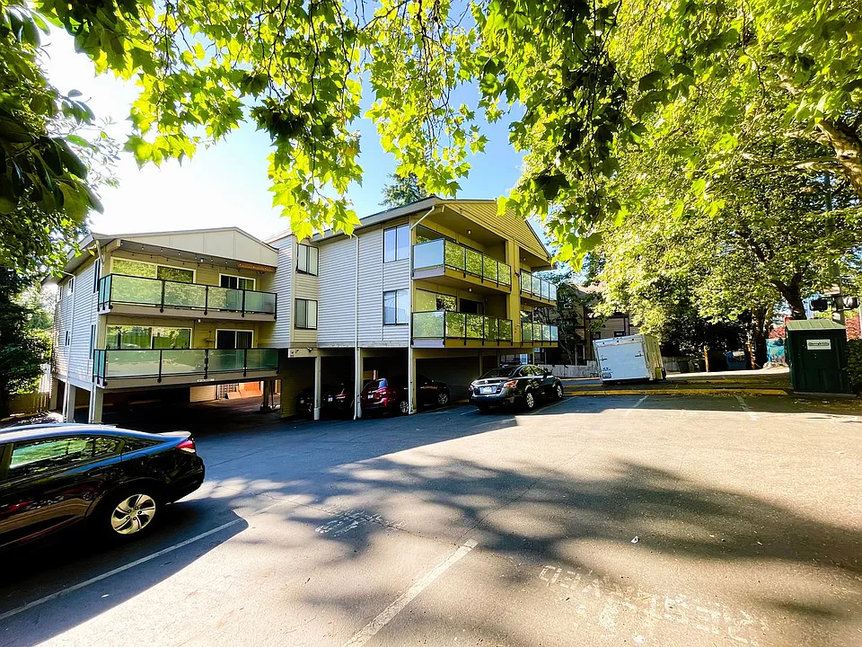 321 Bellevue Way SE #406