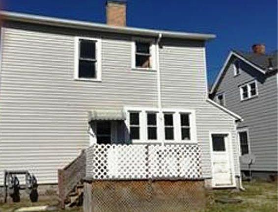 2nd image of 215 W Ohio Ave