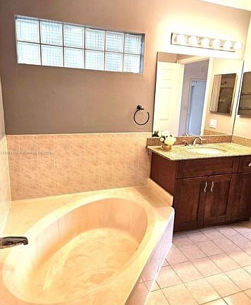 3rd image of 405 Kelly Ln #405