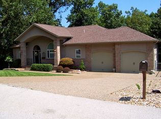 84 Beacon Hill Dr, Lake Ozark, MO 65049