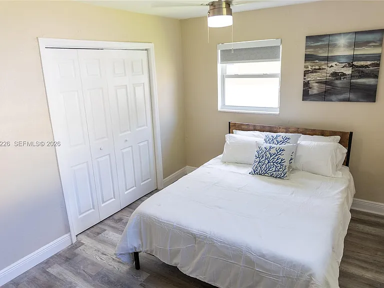 250 NW 14th Way — Photo 18