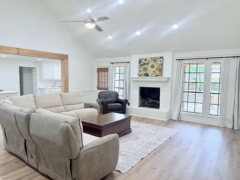 114 Redbud Trl — Photo 38