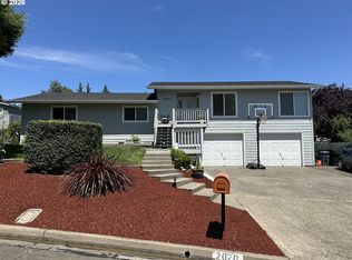 2020 NW Witherspoon Ave, Roseburg, OR 97471
