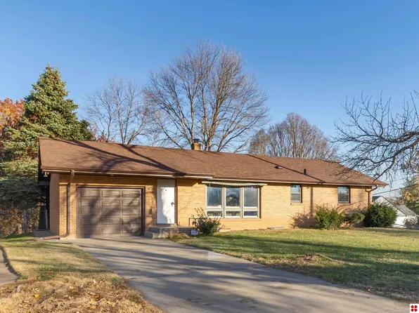 7411 Idledale Ln, Omaha, NE 68112