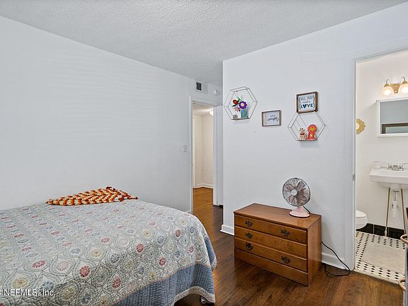 3rd image of 4661 Bankhead Ave