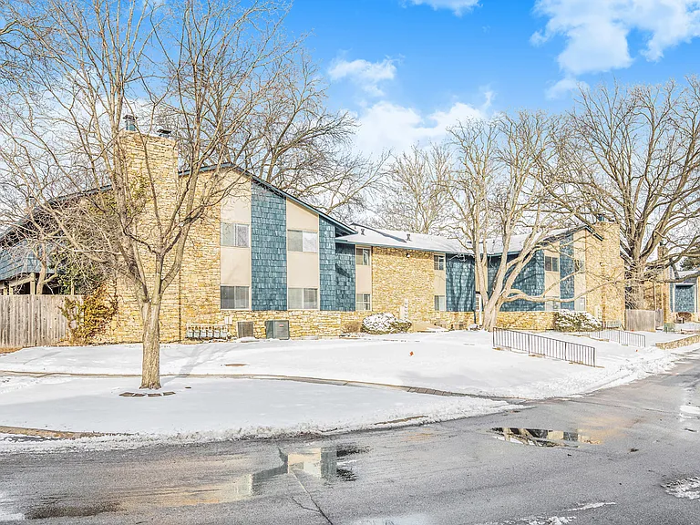 Kenilworth Apartments — Photo 61