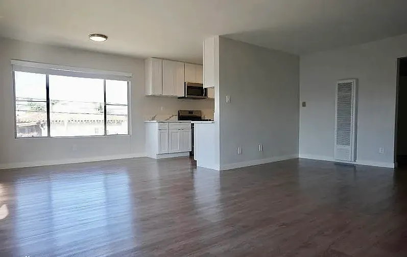 2 bed, 1100 sqft, $3,050 — Photo 2