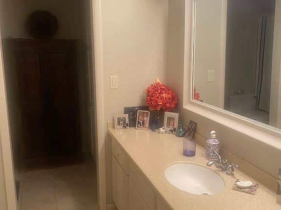5th image of 940 S Donner Way