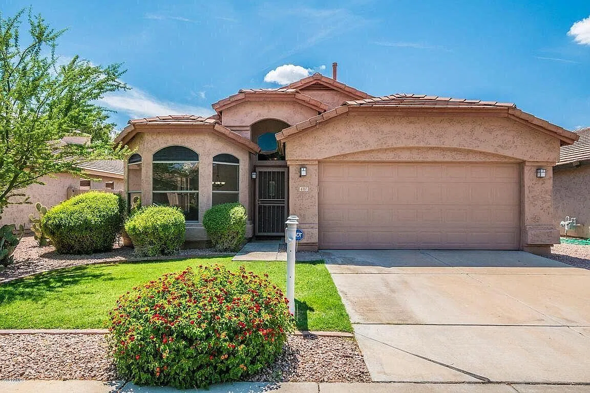 3 bed, 1663 sqft, $2,692 — Photo 1