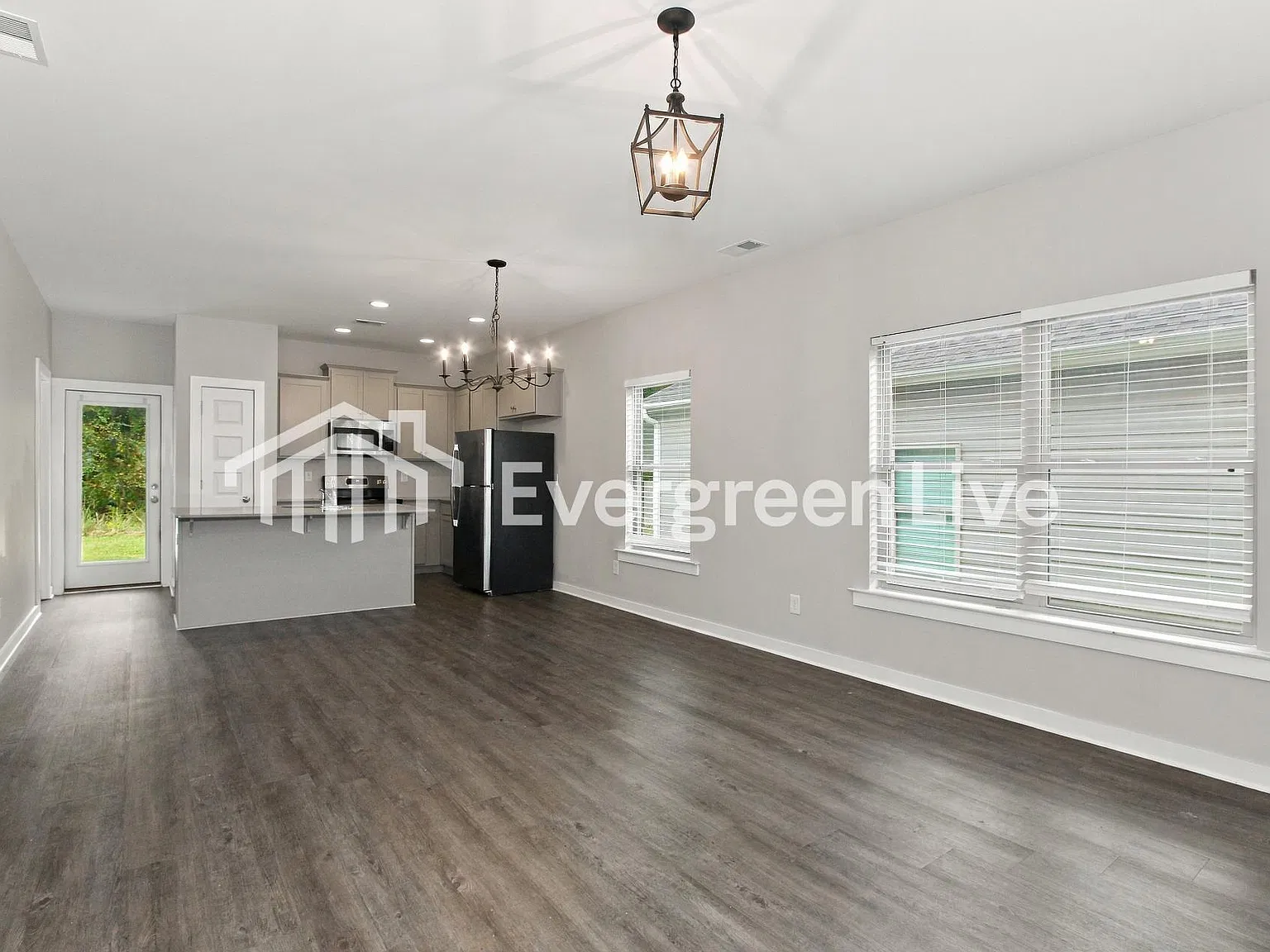4 bed, 2.0 bath, 1238 sqft, $1,295 — Photo 3