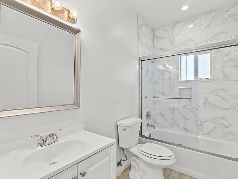 6715 Cedros Ave — Photo 11