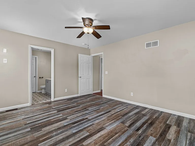 6593 Buckingham Palace Dr — Photo 22