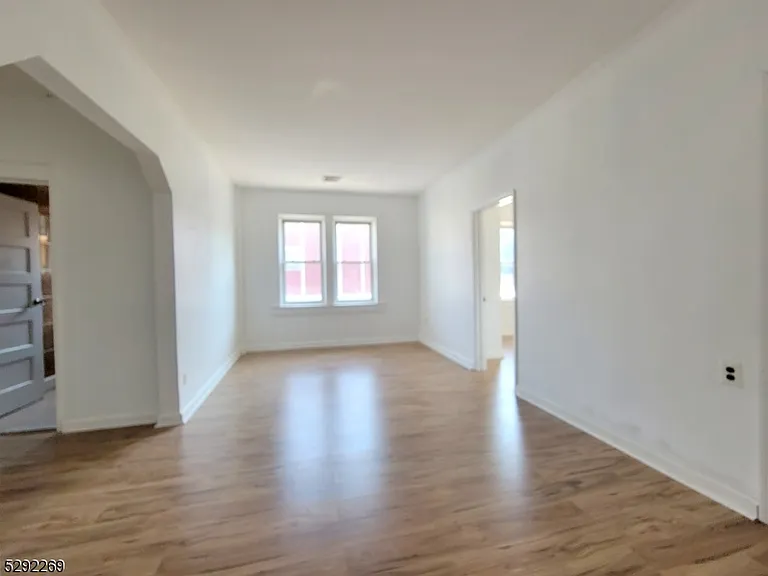 551 Franklin Ave #2R — Photo 3